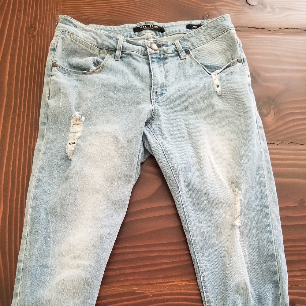 5/15$ Light wash denim capris